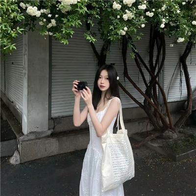 她来到我身边